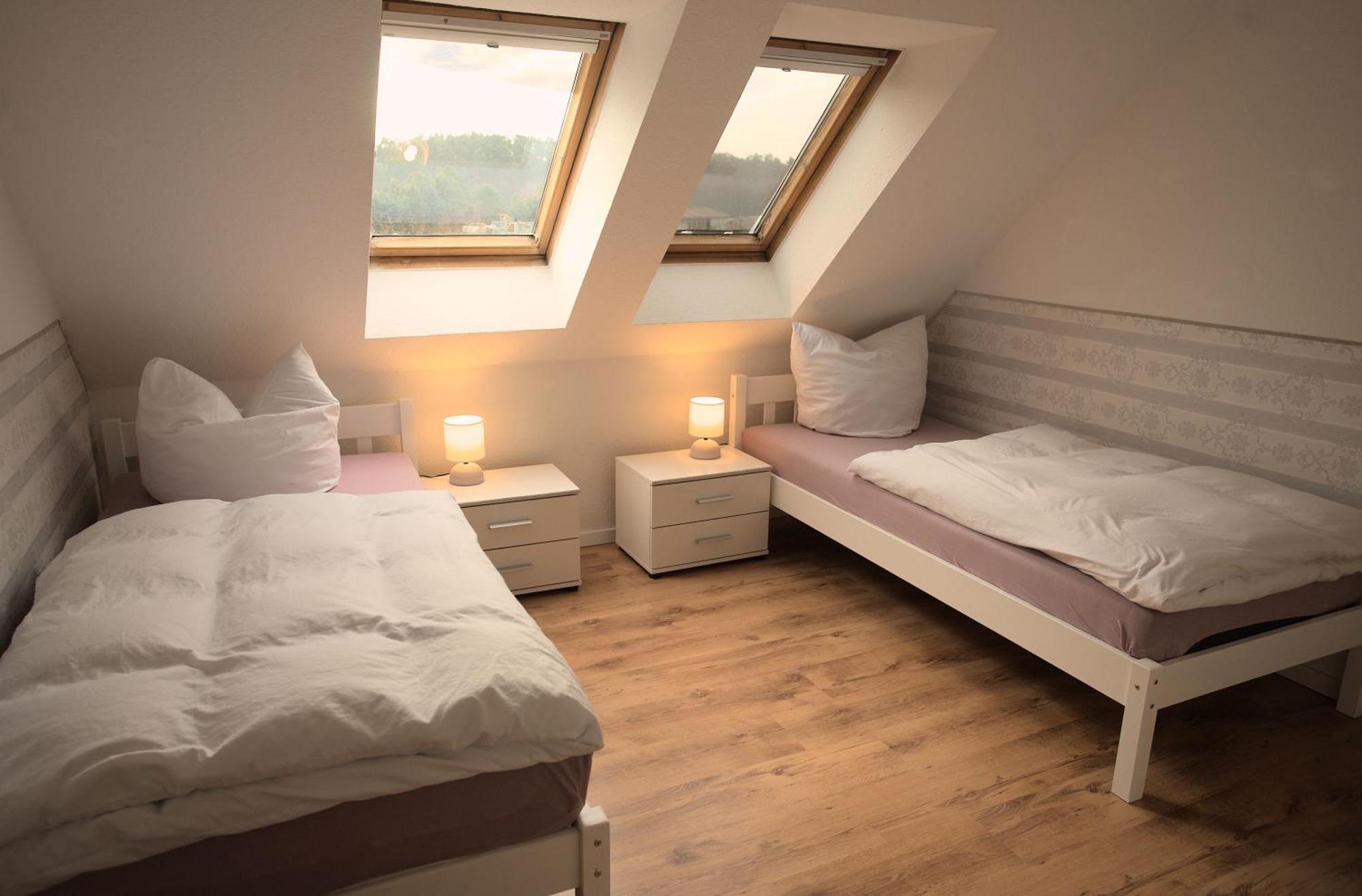 Zum Kaeutzchen 120Qm Ferienhaus 8 Personen 4 Schlafzimmer Nossentiner Huette ภายนอก รูปภาพ